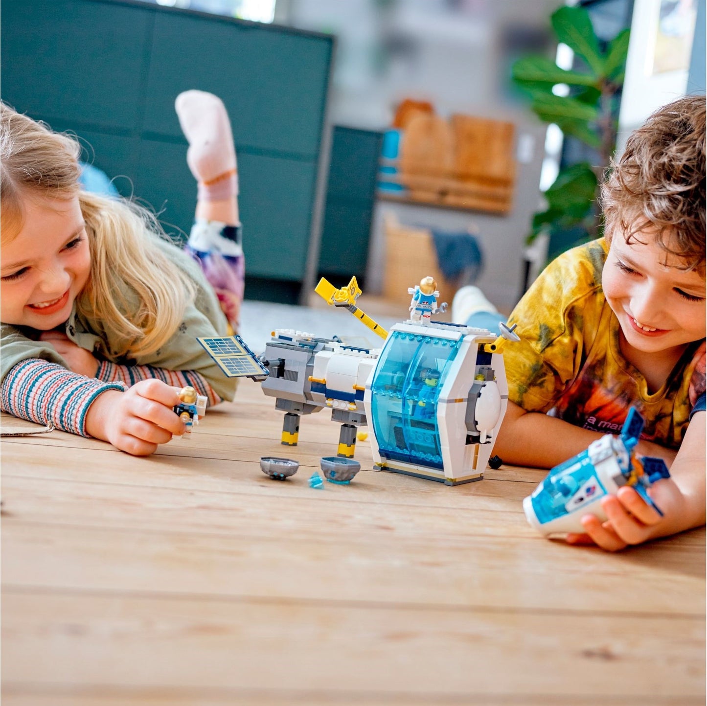 LEGO Lunar Space Station, 60349