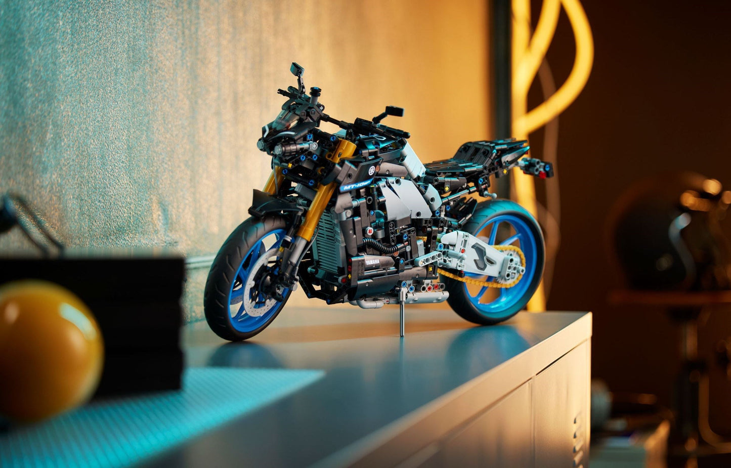 LEGO Yamaha MT-10 Sp Motorcycle, 42159